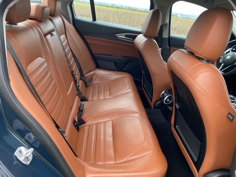 Alfa Romeo Giulia • 2017 • 148,000 km 5