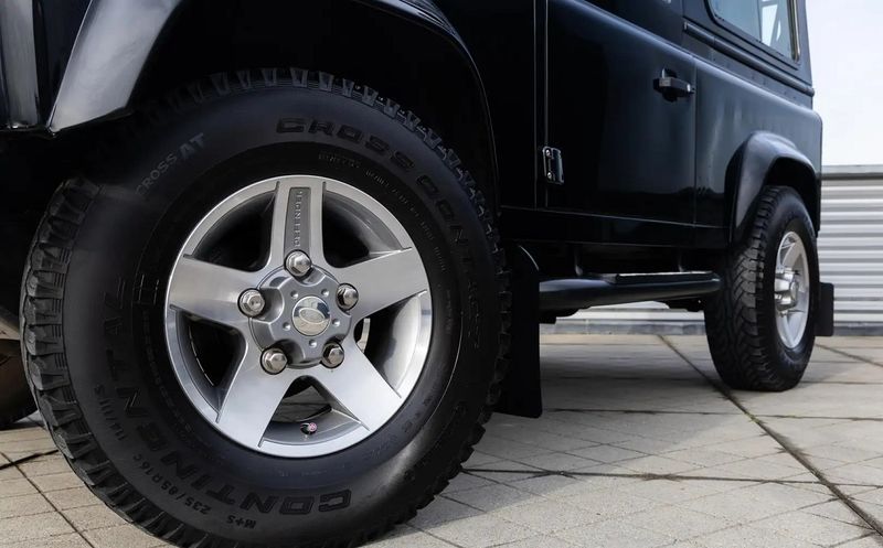 Land Rover Defender • 2012 • 83,000 km 12