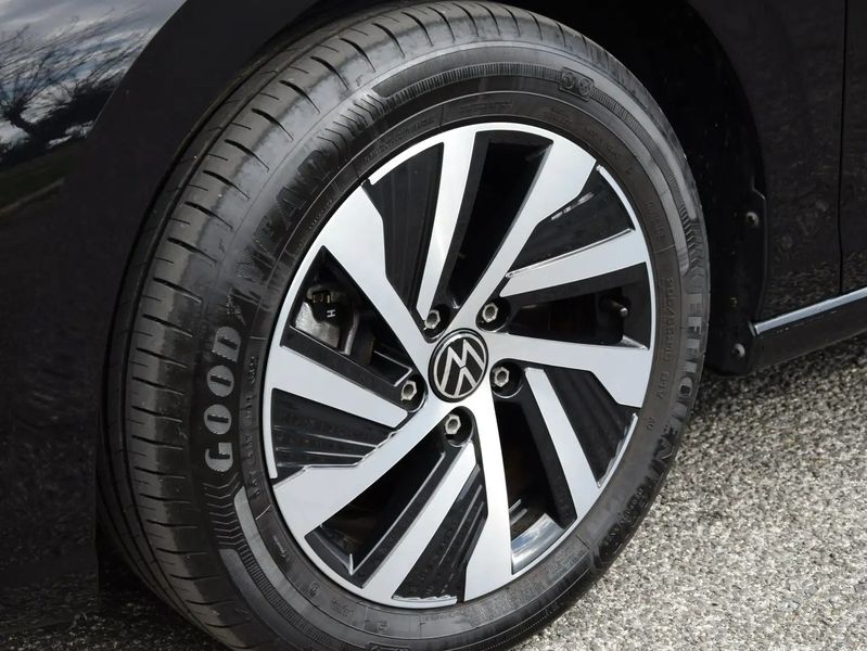 Volkswagen Golf • 2021 • 33,000 km 10