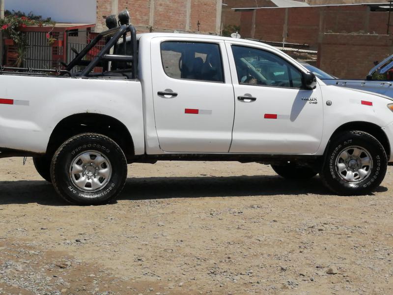 Toyota Hilux • 2010 • 110,000 km 2