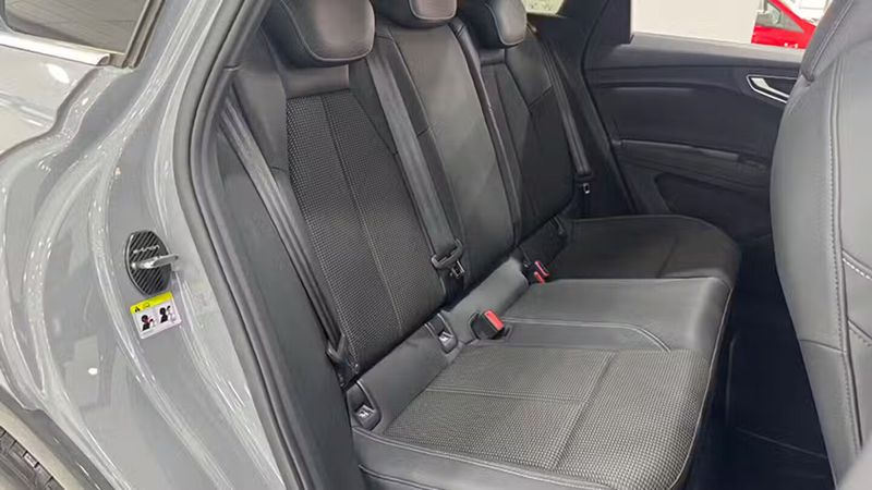 Audi Q5 • 2022 • 24,221 km 2