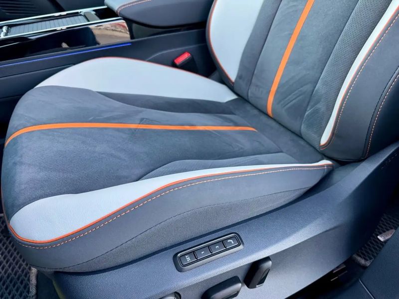 Volkswagen ID.4 • 2022 • 13,000 km 3