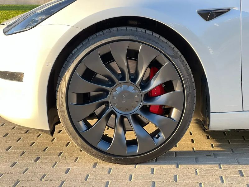 Tesla Model 3 • 2021 • 71,000 km 4