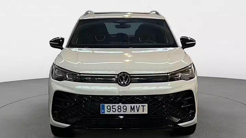 Volkswagen Tiguan • 2024 • 4,100 km 13