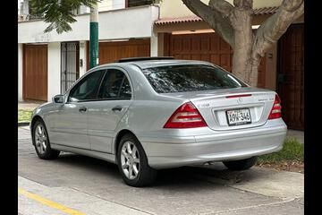 Mercedes-Benz C • 2007 • 150,000 km 2