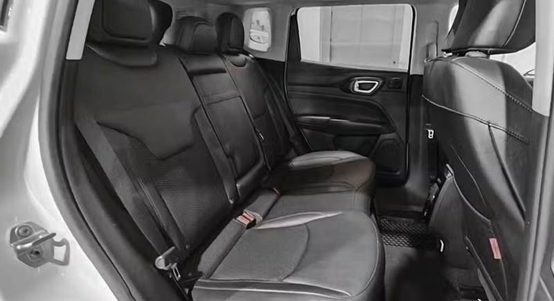 Jeep Compass • 2024 • 34,000 km 10