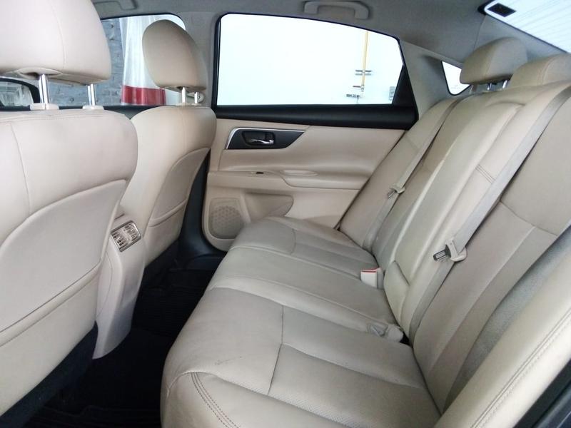 Nissan Altima • 2017 • 155,000 km 5