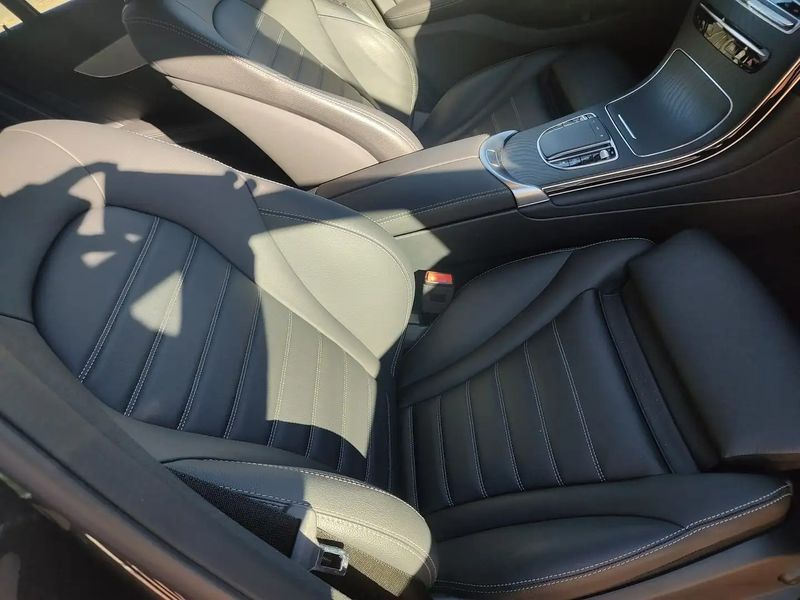 Mercedes-Benz GLC • 2021 • 49,000 km 9
