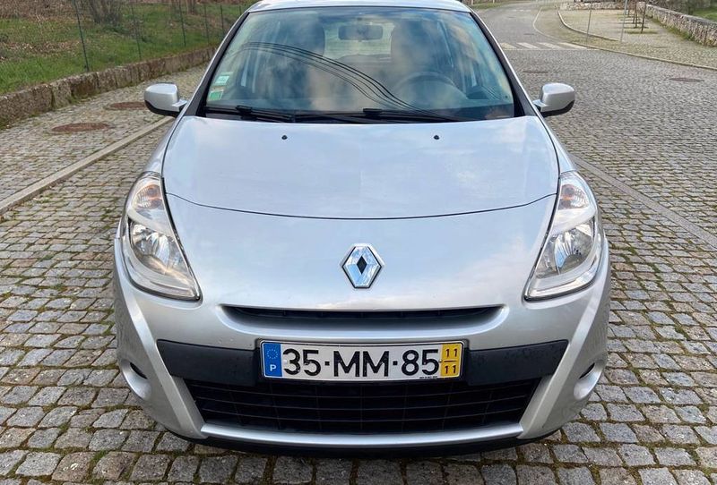 Renault Clio • 2011 • 199,999 km 1