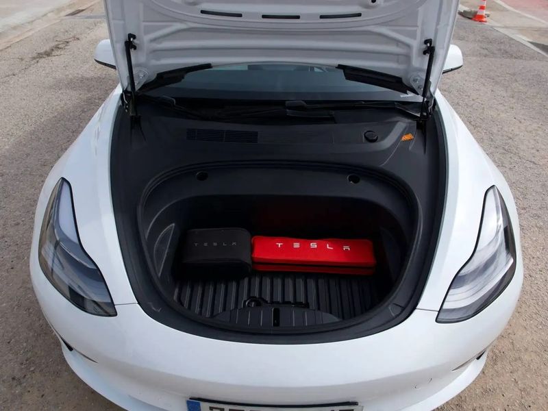 Tesla Model 3 • 2021 • 122,000 km 4