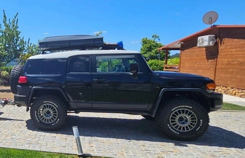 Toyota FJ Cruiser • 2006 • 63,000 km 2