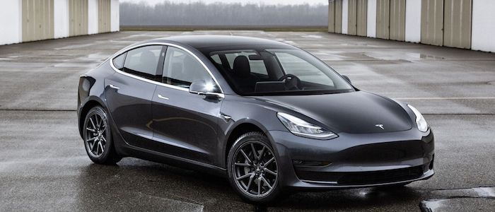 Tesla Model 3 • 2019 • 75,800 km 1