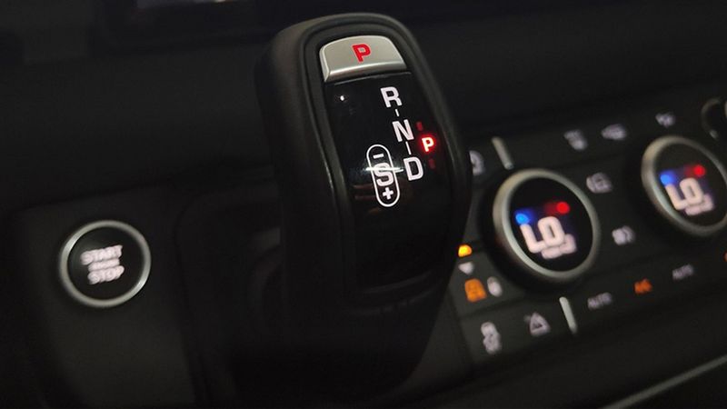 Land Rover Defender • 2020 • 53,363 km 7