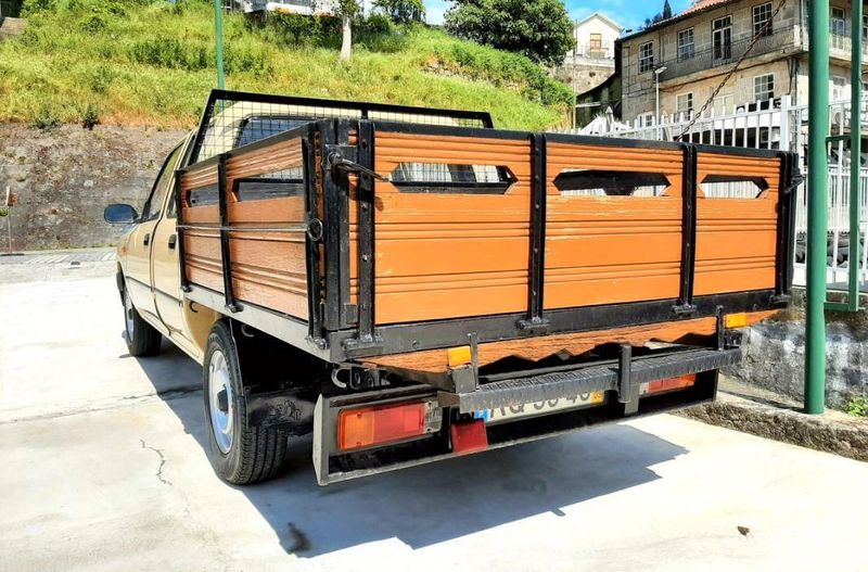 Toyota Hilux • 1991 • 200,000 km 4