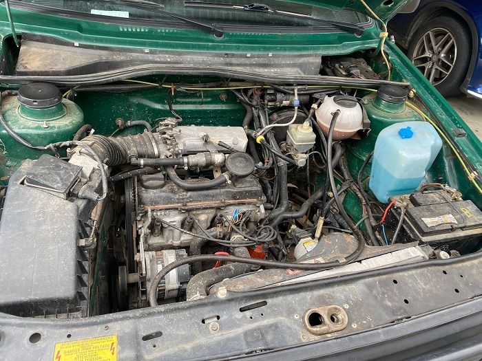 Volkswagen Golf • 1990 • 181,200 km 4