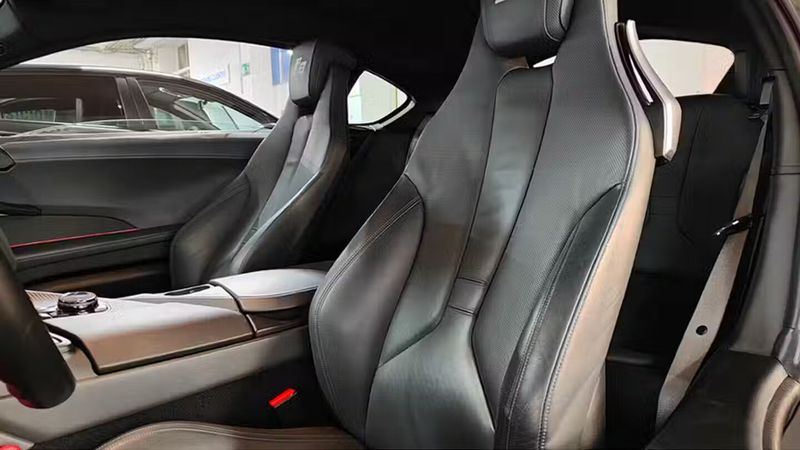 BMW i8 • 2016 • 69,497 km 11