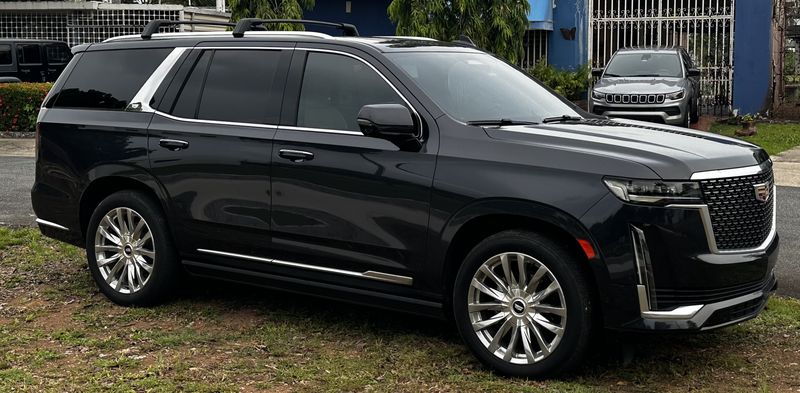 Cadillac Escalade • 2023 • 31,500 mi 4