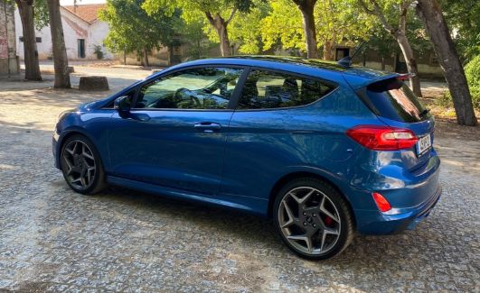 Ford Fiesta • 2019 • 76,766 km 4