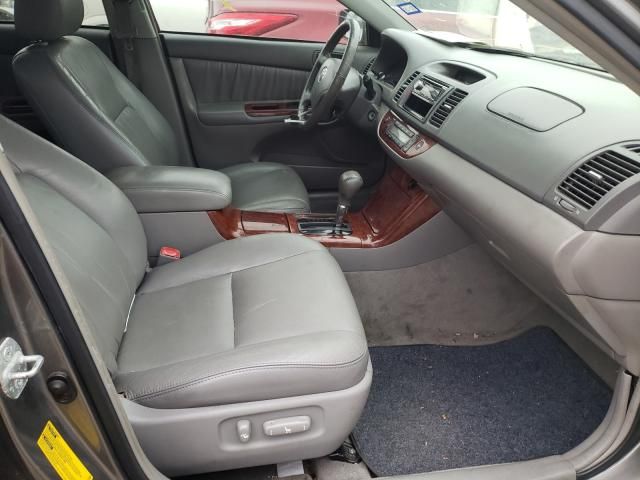 Toyota Camry • 2006 • 12 km 5