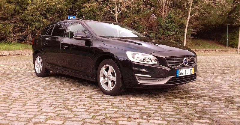 Volvo V60 • 2013 • 180,000 km 4