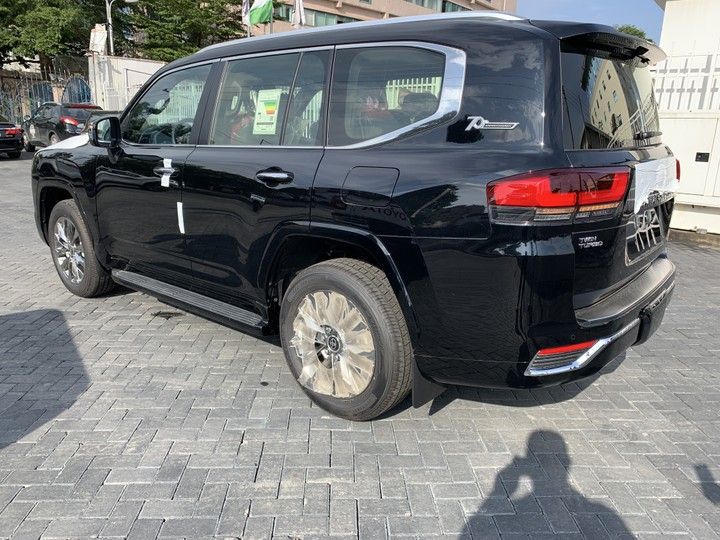 Toyota Land Cruiser • 2022 • 3 km 2