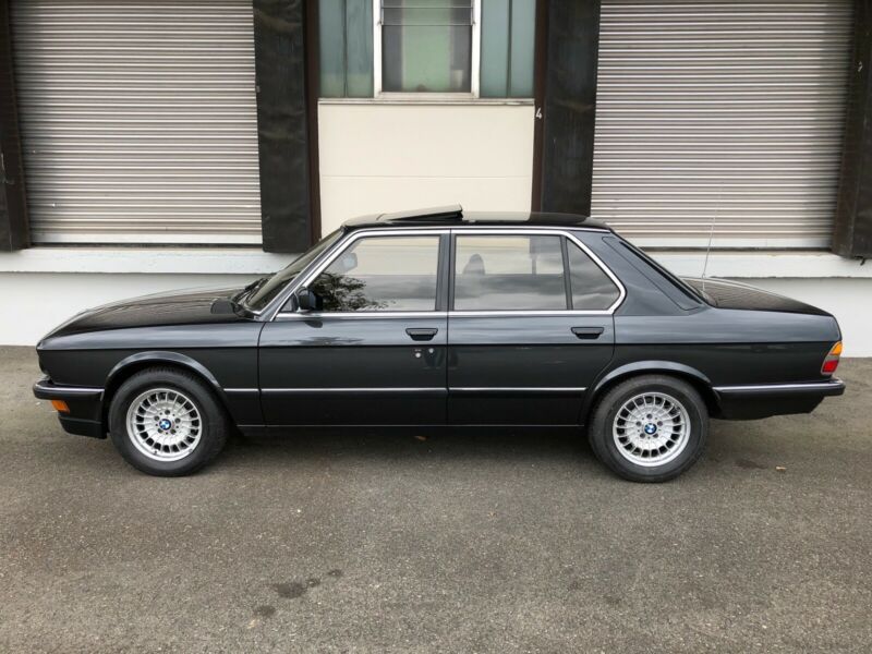 BMW M5 • 1985 • 114,000 km 2