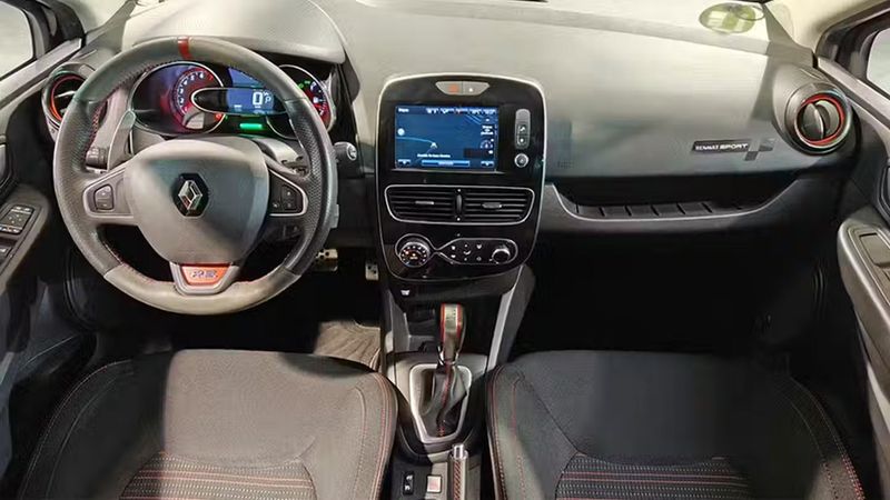 Renault Clio • 2018 • 56,796 km 5