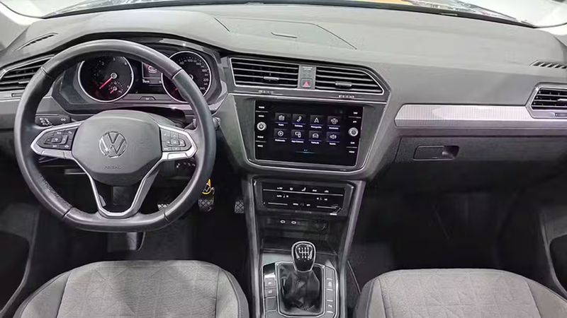 Volkswagen Tiguan • 2022 • 35,214 km 3