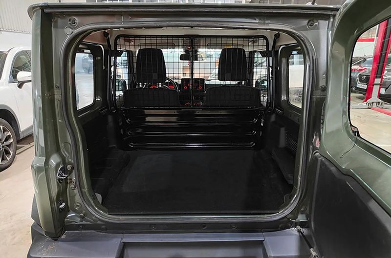 Suzuki Jimny • 2023 • 43,708 km 9