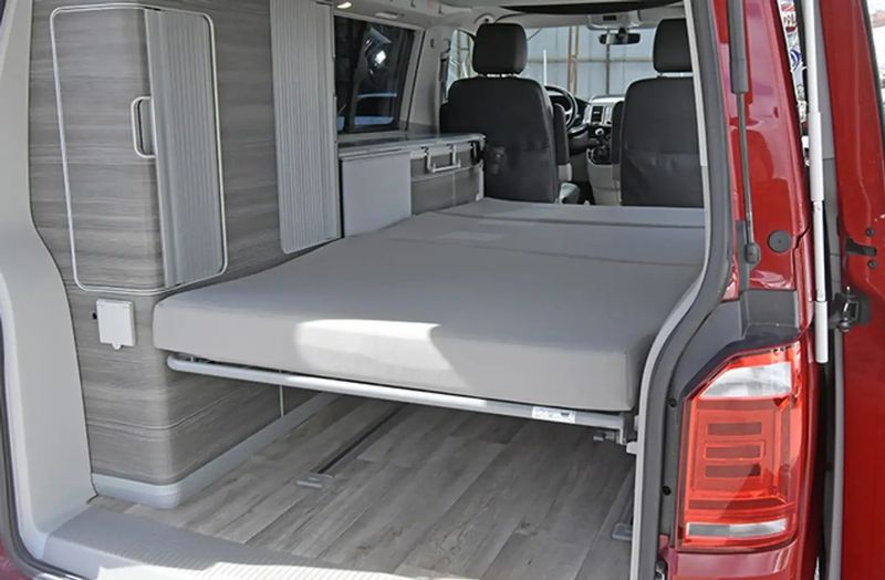 Volkswagen California • 2017 • 94,474 km 3