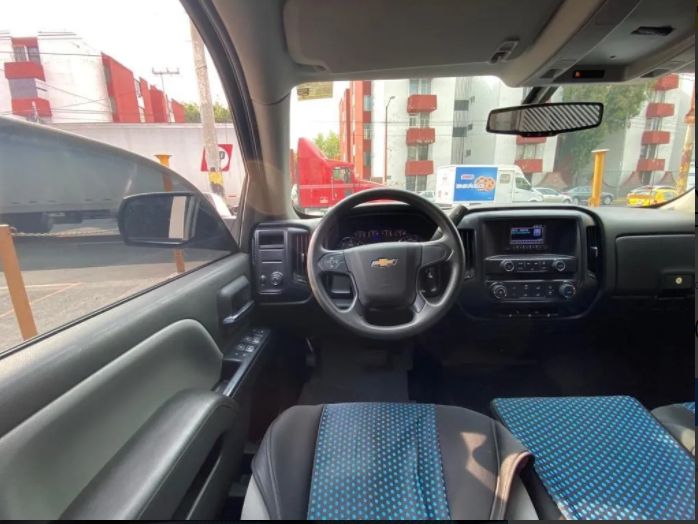 Chevrolet Silverado • 2017 • 104,199 km 8