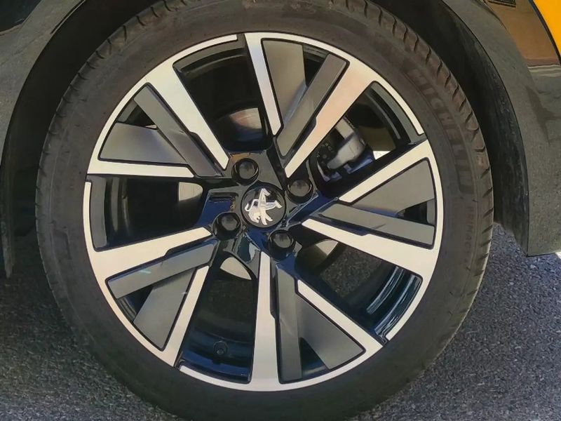 Peugeot 308 • 2020 • 24,000 km 6