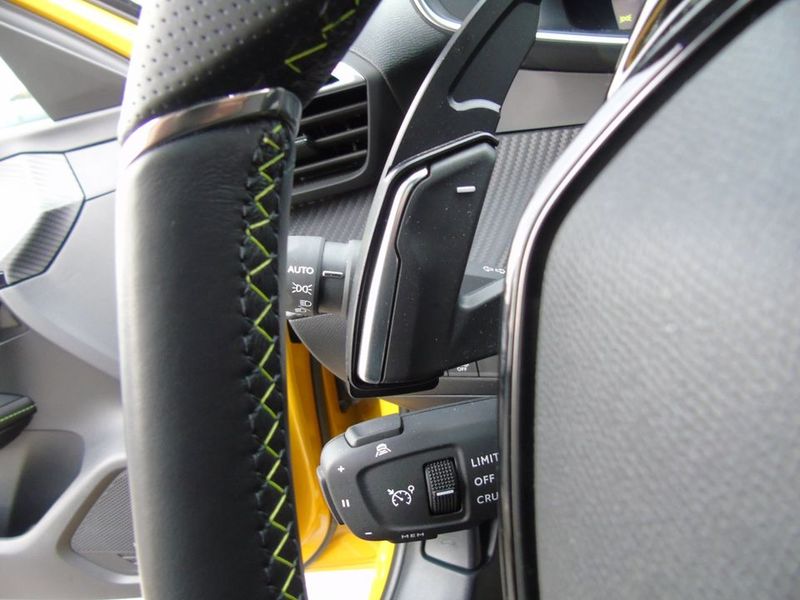 Peugeot 2008 • 2020 • 40,000 km 9