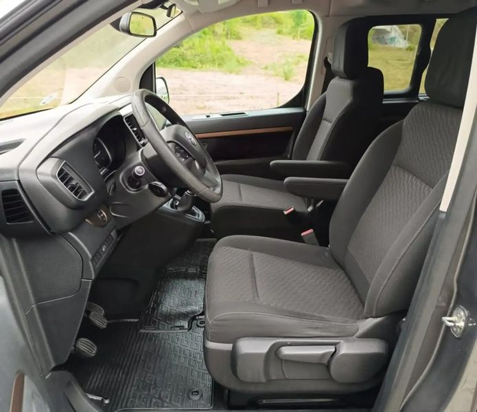 Toyota Corona • 2017 • 190,000 km 11