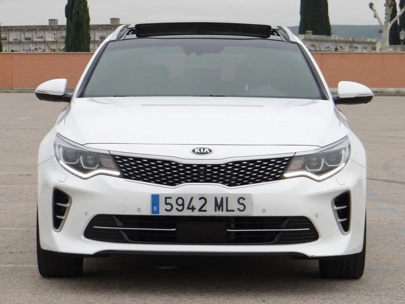 Kia Optima • 2017 • 69,900 km 3