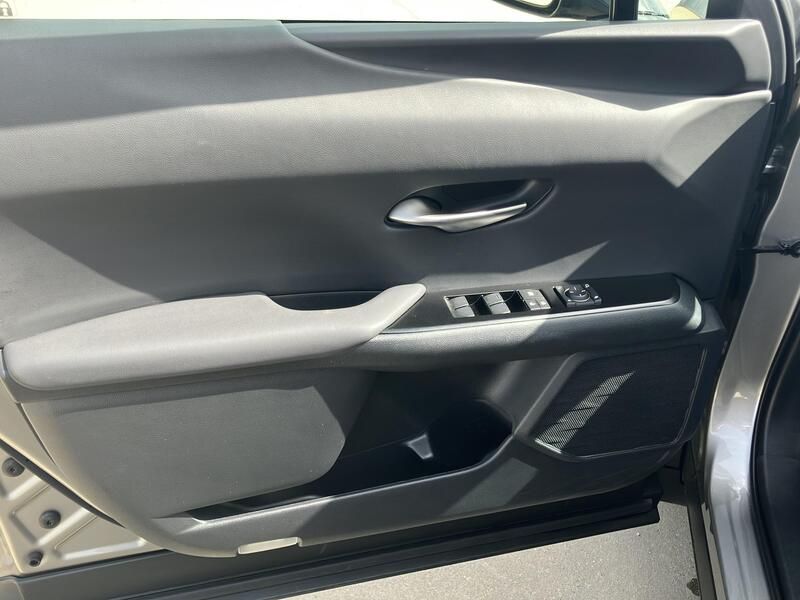 Lexus UX • 2022 • 29,232 km 9