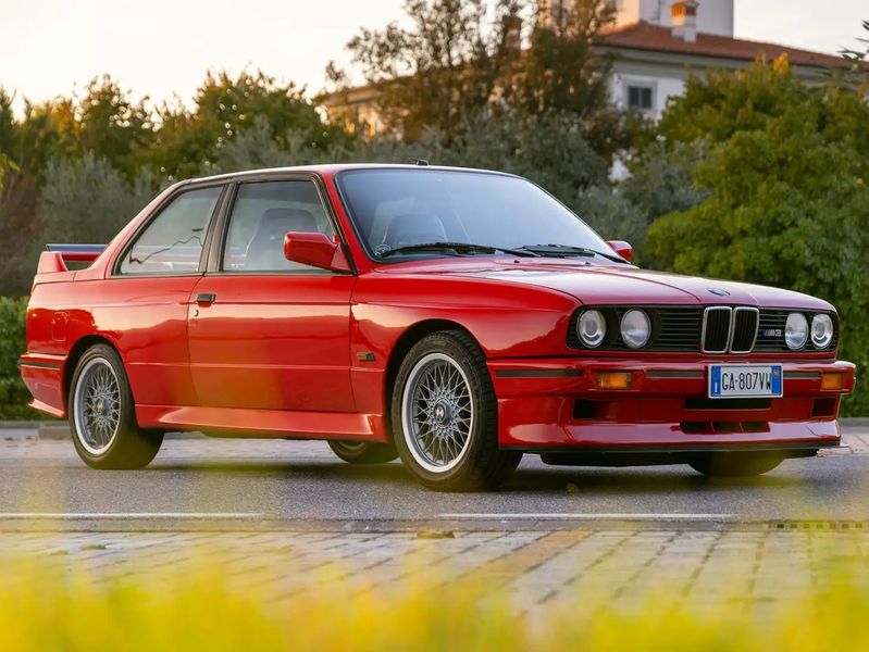 BMW M3 • 1990 • 199,000 km 1