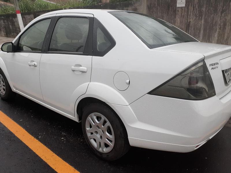 Ford Fiesta • 2014 • 144,000 km 3