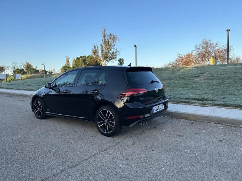 Volkswagen Golf • 2020 • 99,000 km 3