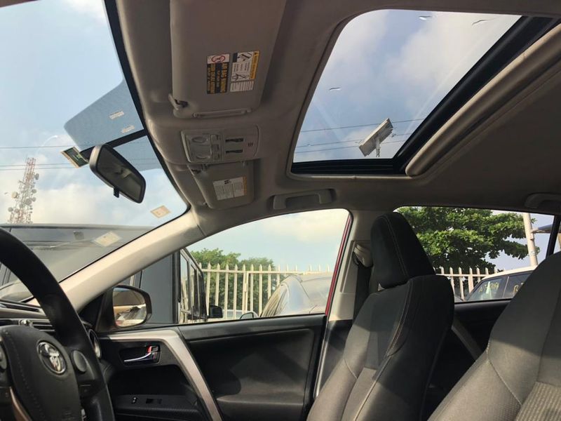 Toyota RAV4 • 2018 • 50,000 km 2