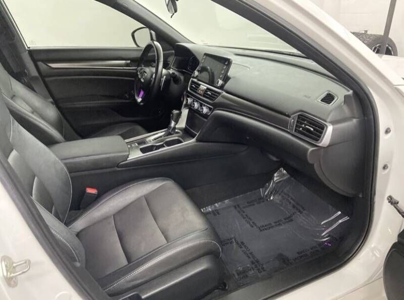 Honda Accord • 2019 • 49,844 km 8