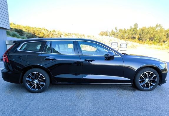 Volvo V60 • 2020 • 69,000 km 1