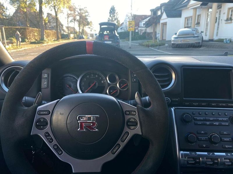 Nissan GT-R • 2009 • 79,000 km 12