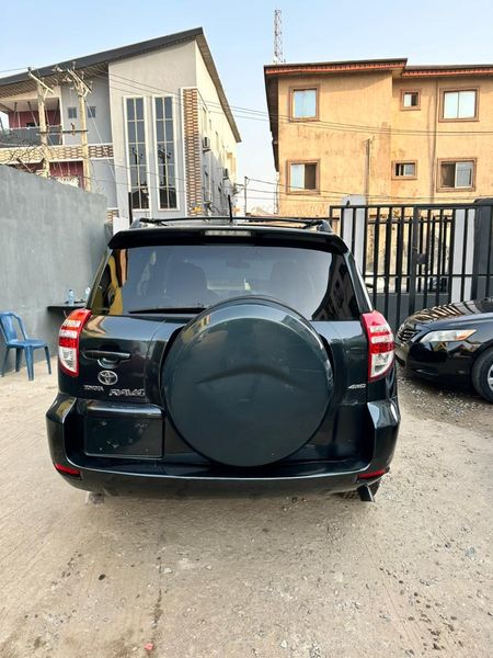 Toyota RAV4 • 2012 • 32 km 2