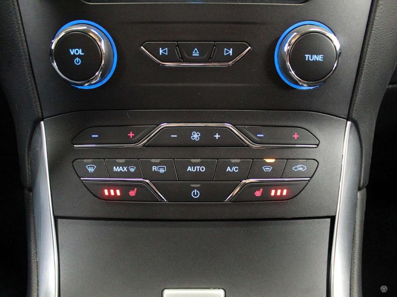 Ford S-Max • 2016 • 149,000 km 25