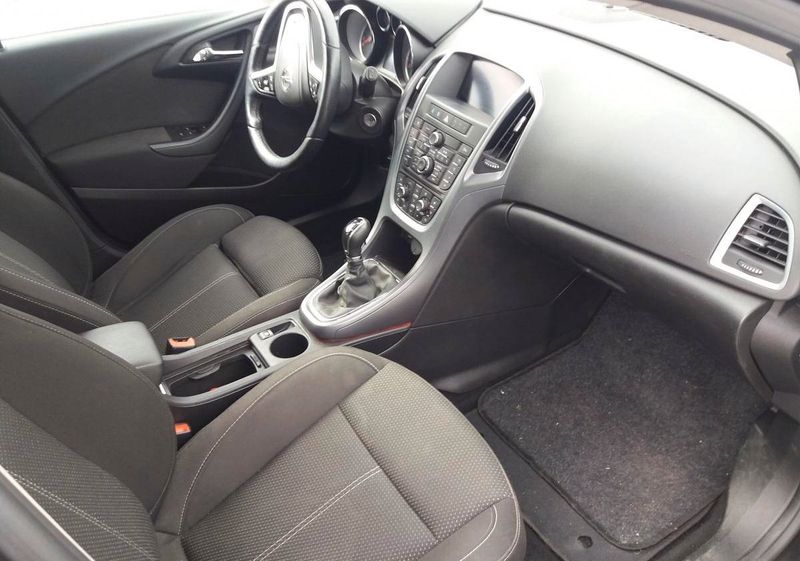 Opel Astra • 2015 • 170,000 km 3