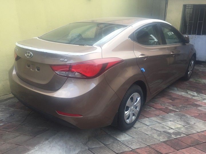 Hyundai Elantra • 2017 • 50,000 km 2