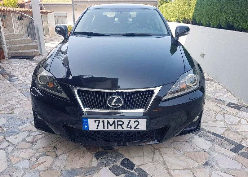 Lexus IS 200 • 2012 • 261,000 km 1