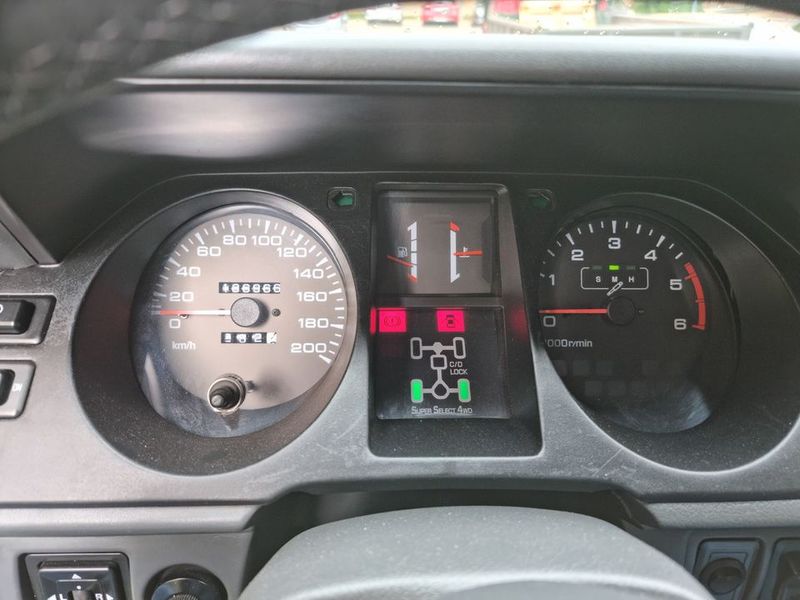 Mitsubishi Pajero • 1999 • 89,000 km 7