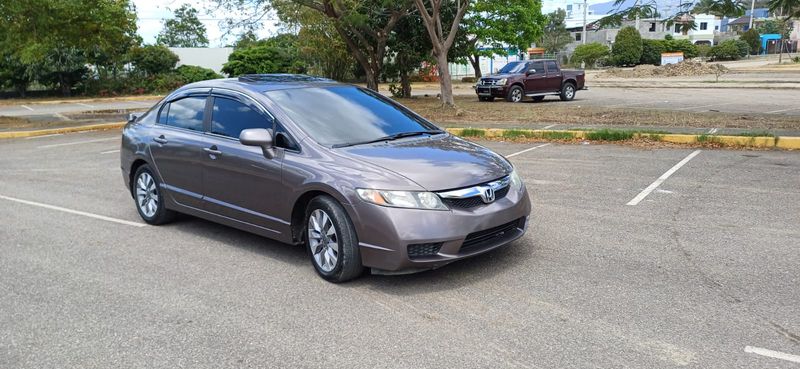 Honda Civic • 2009 • 200,000 km 2